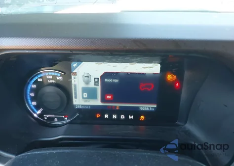 2023 Ford Bronco Outer Banks z USA, uszkodzony, nr VIN 1FMEE5DP7PLB13329